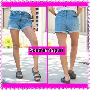 NWT Judy Blue High Rise Cuffed Light Washed Non Distressed  Denim Shorts